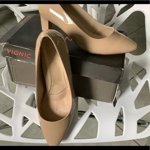 Vionic patent pumps 9 wide NWB